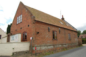 Quaker Chapel, Lamas